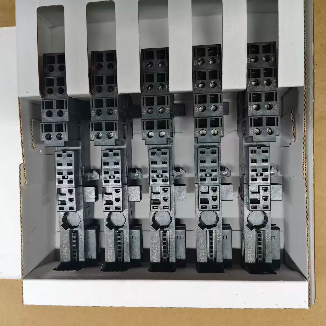 Genuine Siemens 6ES7193 ET 200S Terminal Module (6ES7193-4CB20/30-0AA0, 6ES7193-4CA40/50-0AA0), Screw Terminals, 15/25mm Width, Hot-Swap, DIN Rail, In Stock