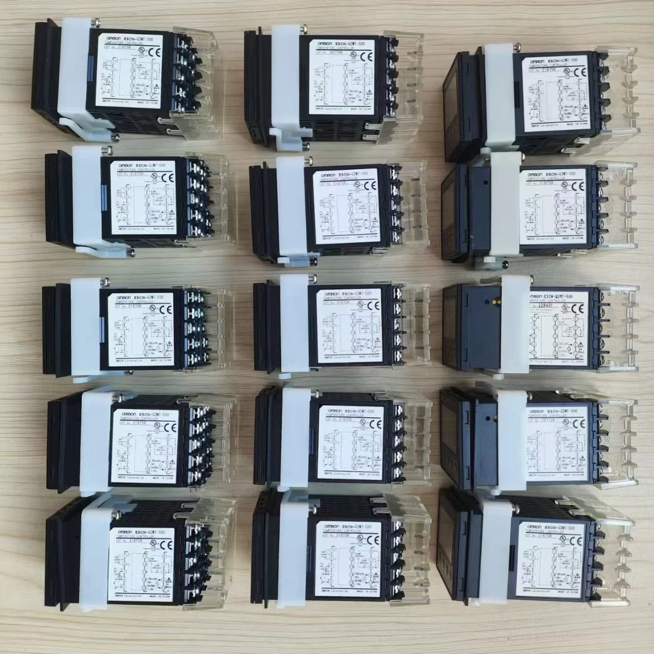Original Omron E5CN (R2MT/Q2MT/R2/Q2), E5CZ-Q2MT & E5CC-RX2ASM-800 Digital Thermostat, 48×48mm, Universal Input, PID Auto-Tuning, Relay/SSR/Current Output, 100–240VAC, Industrial Grade
