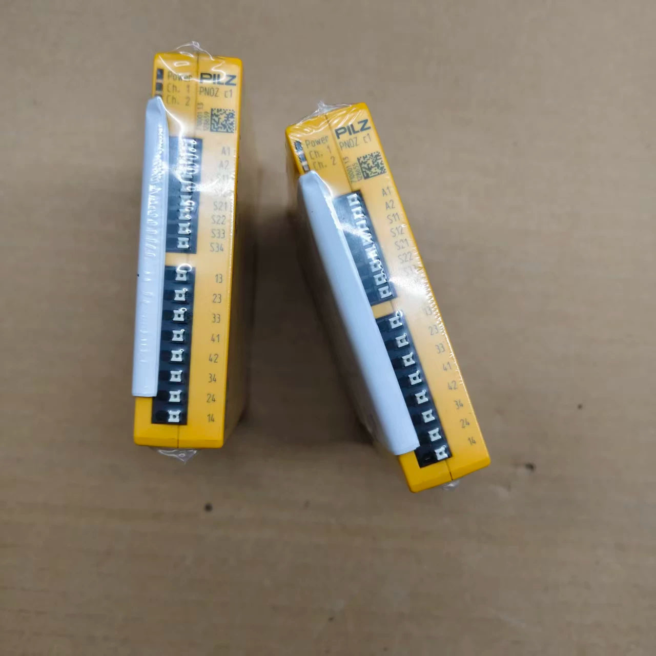 Genuine Pilz PNOZ C1 710001 / PNOZ C2 710002 Safety Relay, DC24V, PLe/Cat.4, DIN Rail, In Stock