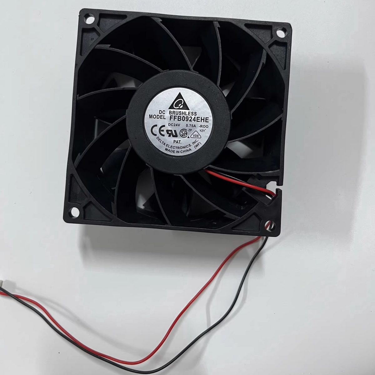 New FFB0924EHE FFB0924EHE-6P04-BR00 FFB0924EHE-SM10-R00 24V 0.75A 9238 Industrial Cooling Fan Fast Shipping