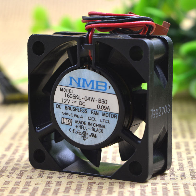 مروحة خادم مربعة NMB 1606KL-04W-B30 DC 12V 0.09A، سلكان، موصل 3 سنون 70 ملم، 40x40x15 ملم