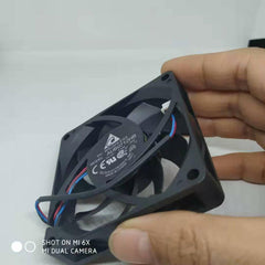 Delta AUB0712HB-R00 12V 0.33A 7015 7cm projector chassis cooling fan 3pin