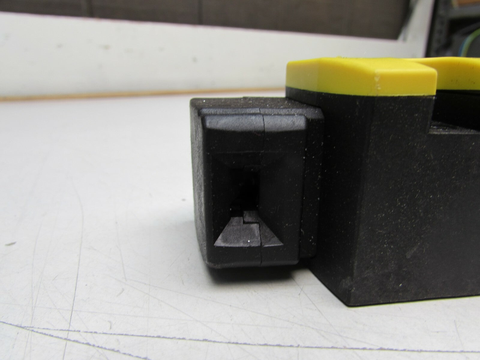 SIEMENS SIRIUS SAFETY POSITION SWITCH 3SE5322-0SE21 NEW NOT IN BOX MAKE OFFER
