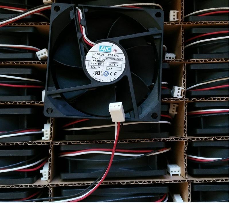 1pcs AVC DF0802512SEMN 8025 8cm DC12V 0.13A 3pin